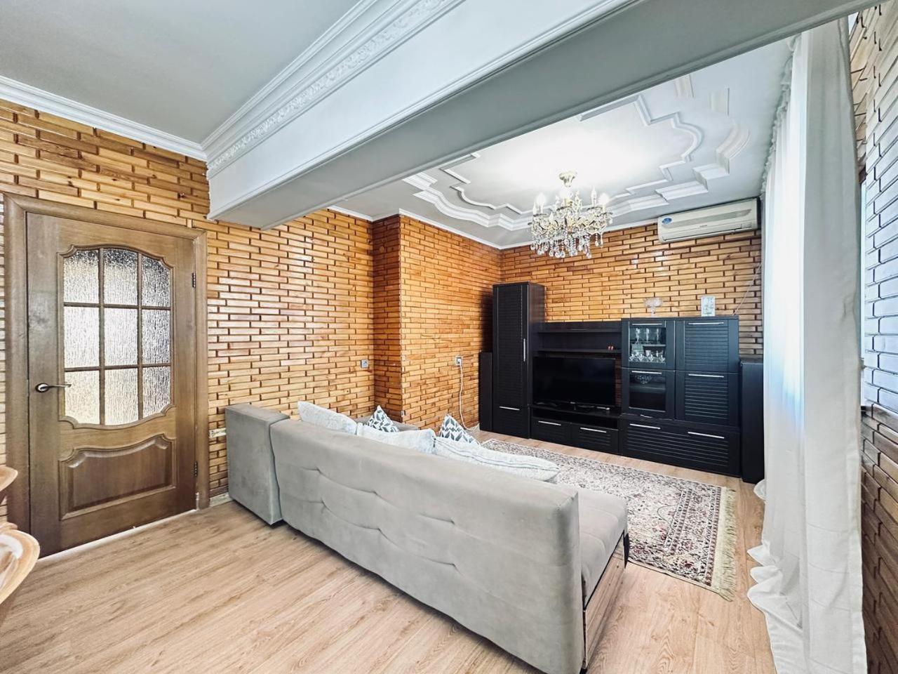 3 Ком Квартира На Абая Сейфуллина Almaty Exterior foto