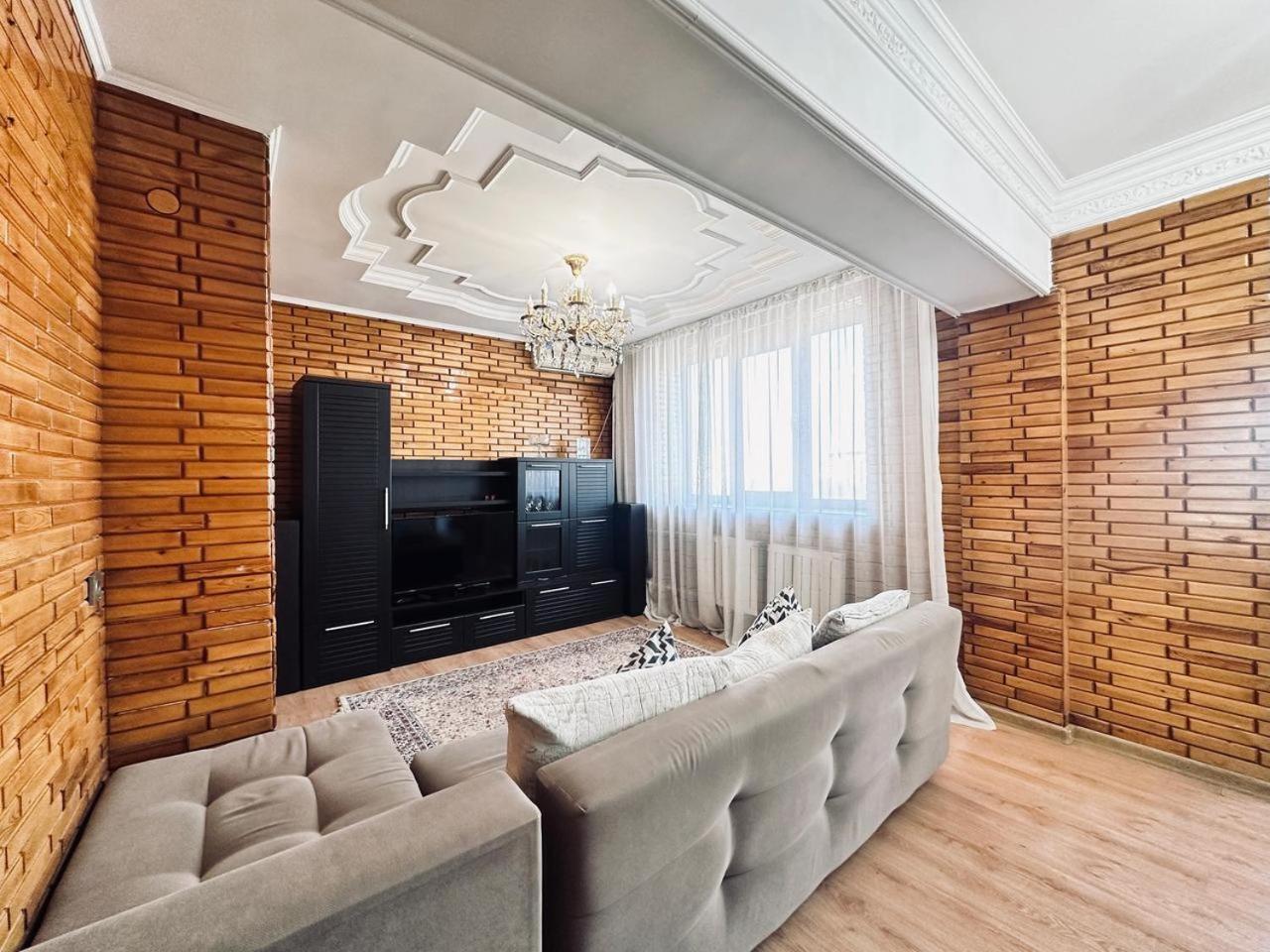 3 Ком Квартира На Абая Сейфуллина Almaty Exterior foto