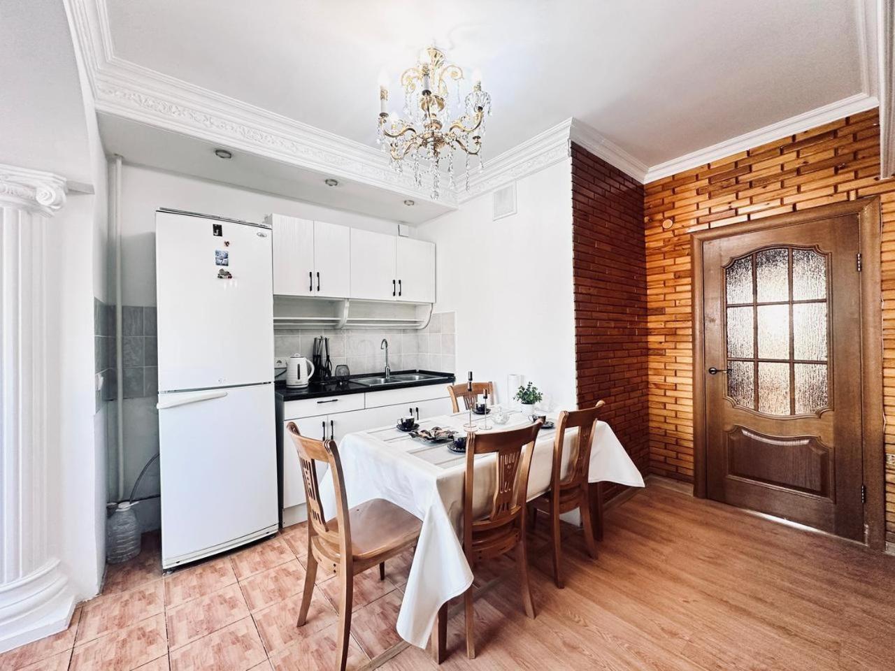 3 Ком Квартира На Абая Сейфуллина Almaty Exterior foto