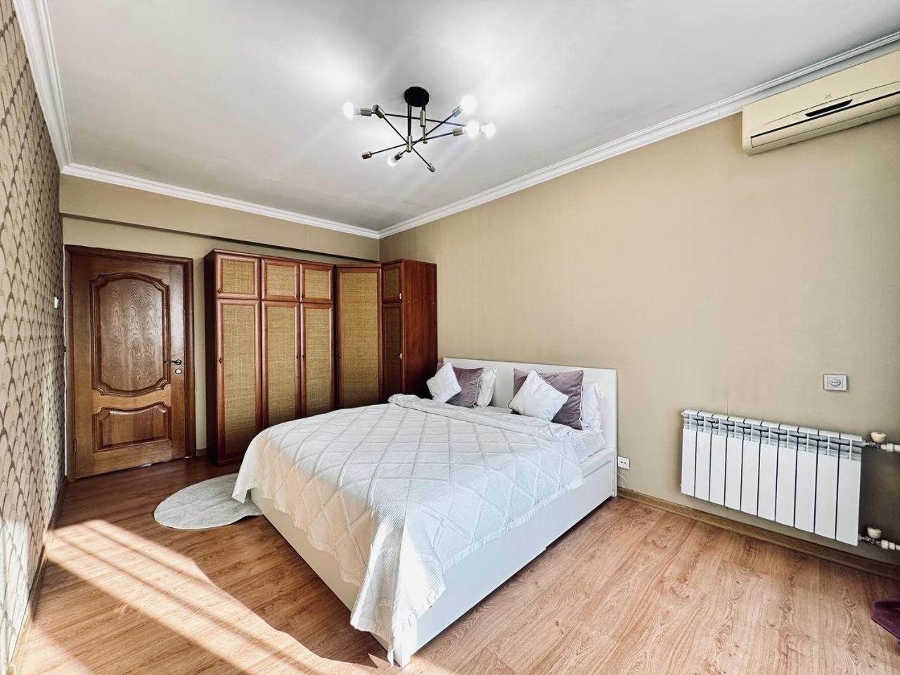 3 Ком Квартира На Абая Сейфуллина Almaty Exterior foto