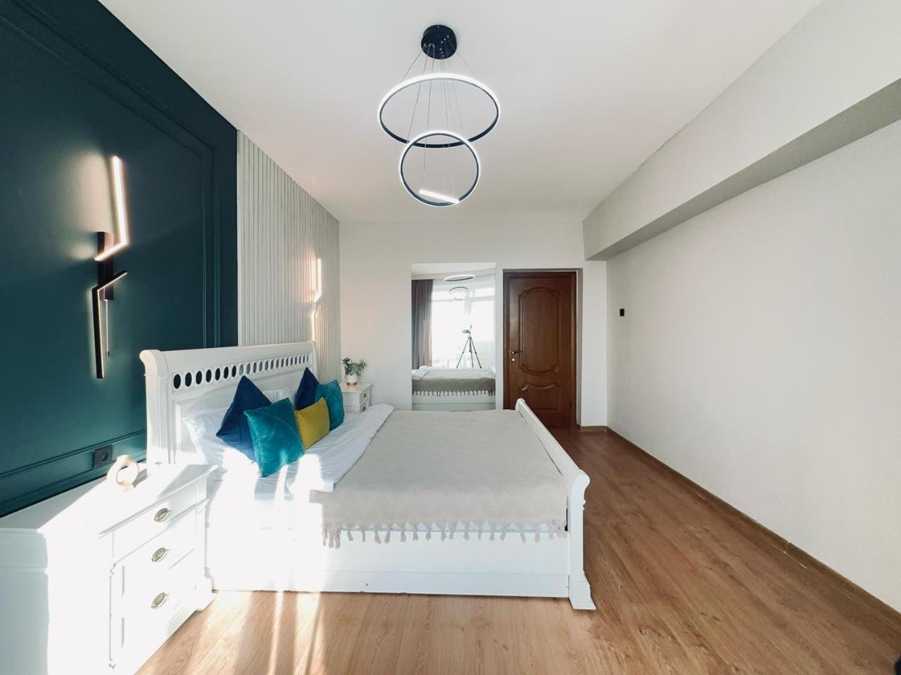 3 Ком Квартира На Абая Сейфуллина Almaty Exterior foto