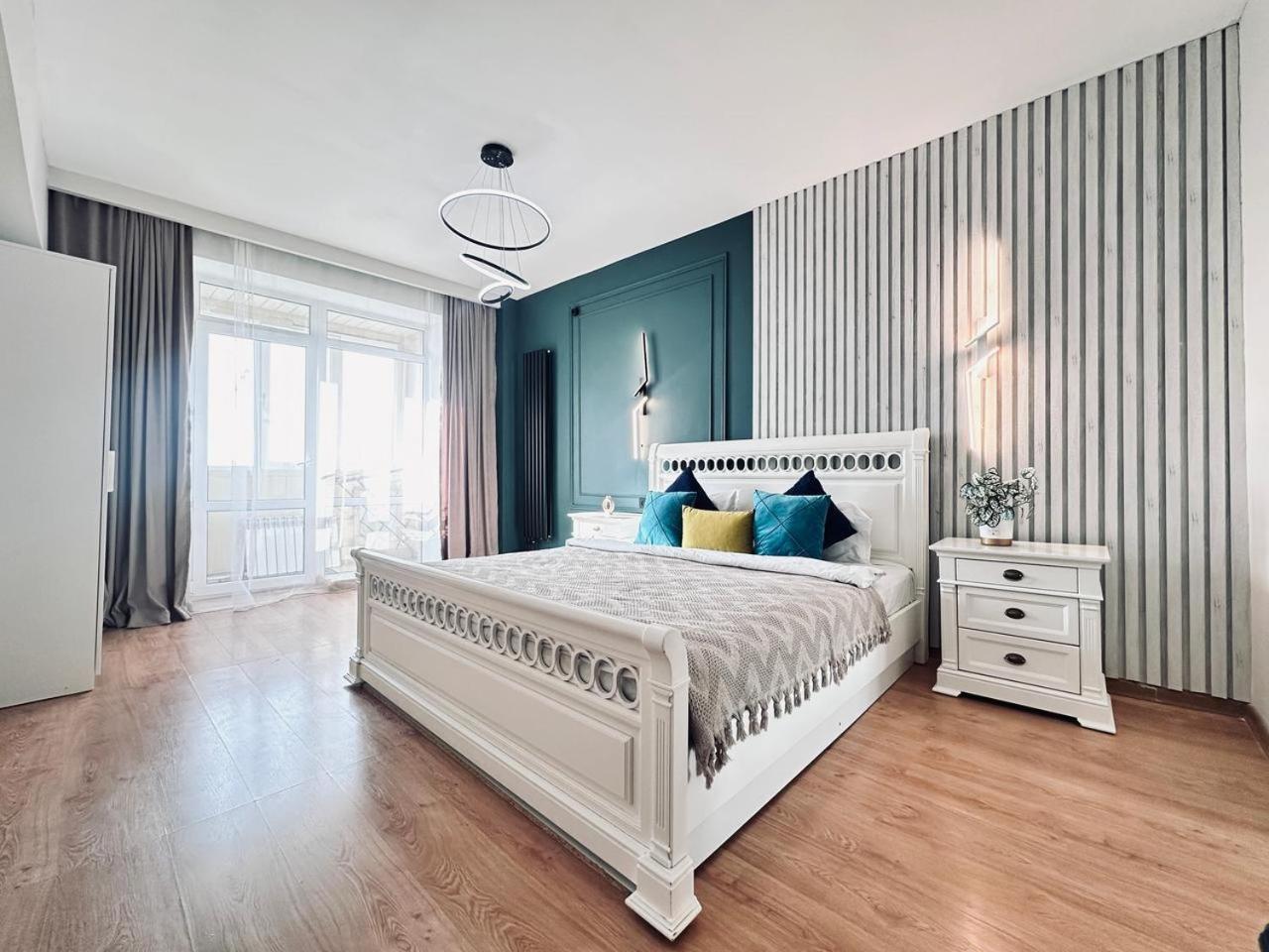 3 Ком Квартира На Абая Сейфуллина Almaty Exterior foto